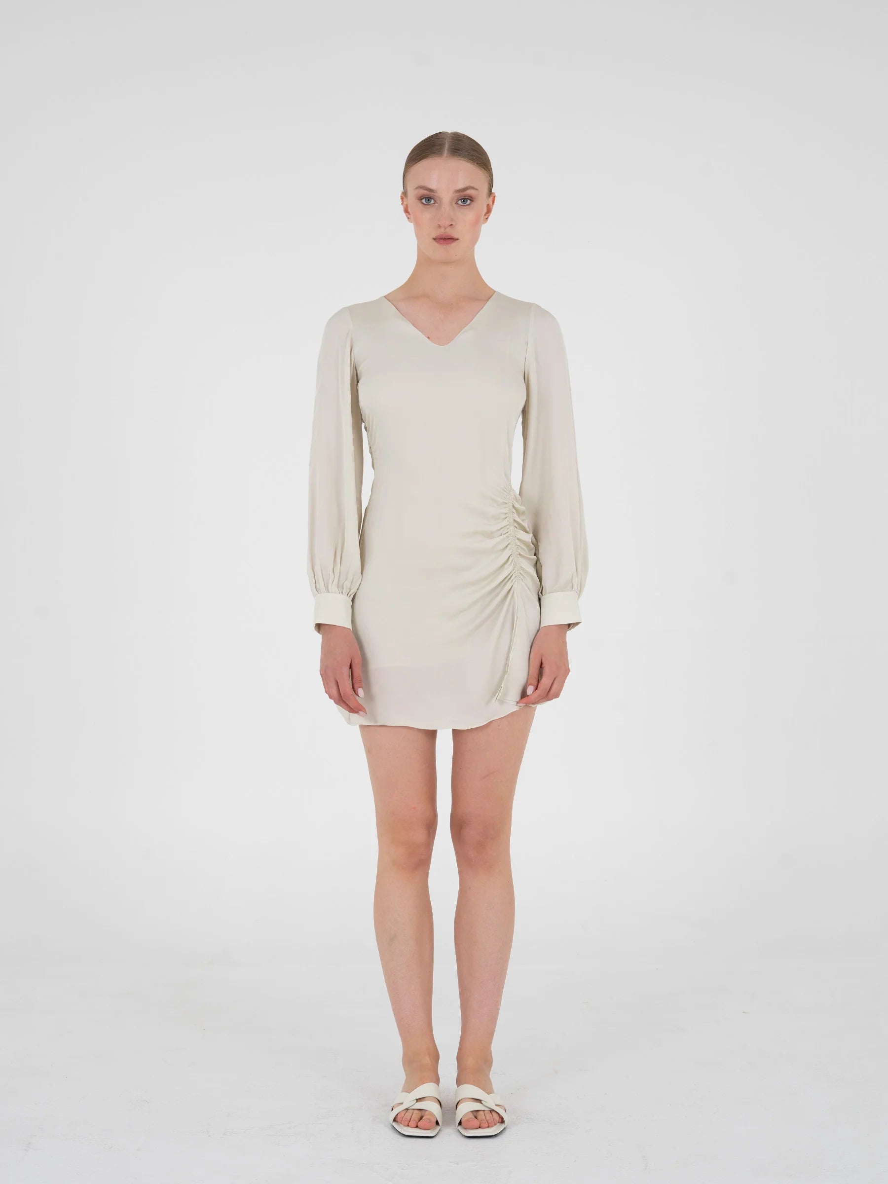 CARMEN SAYS Ecru short long-sleeved dress