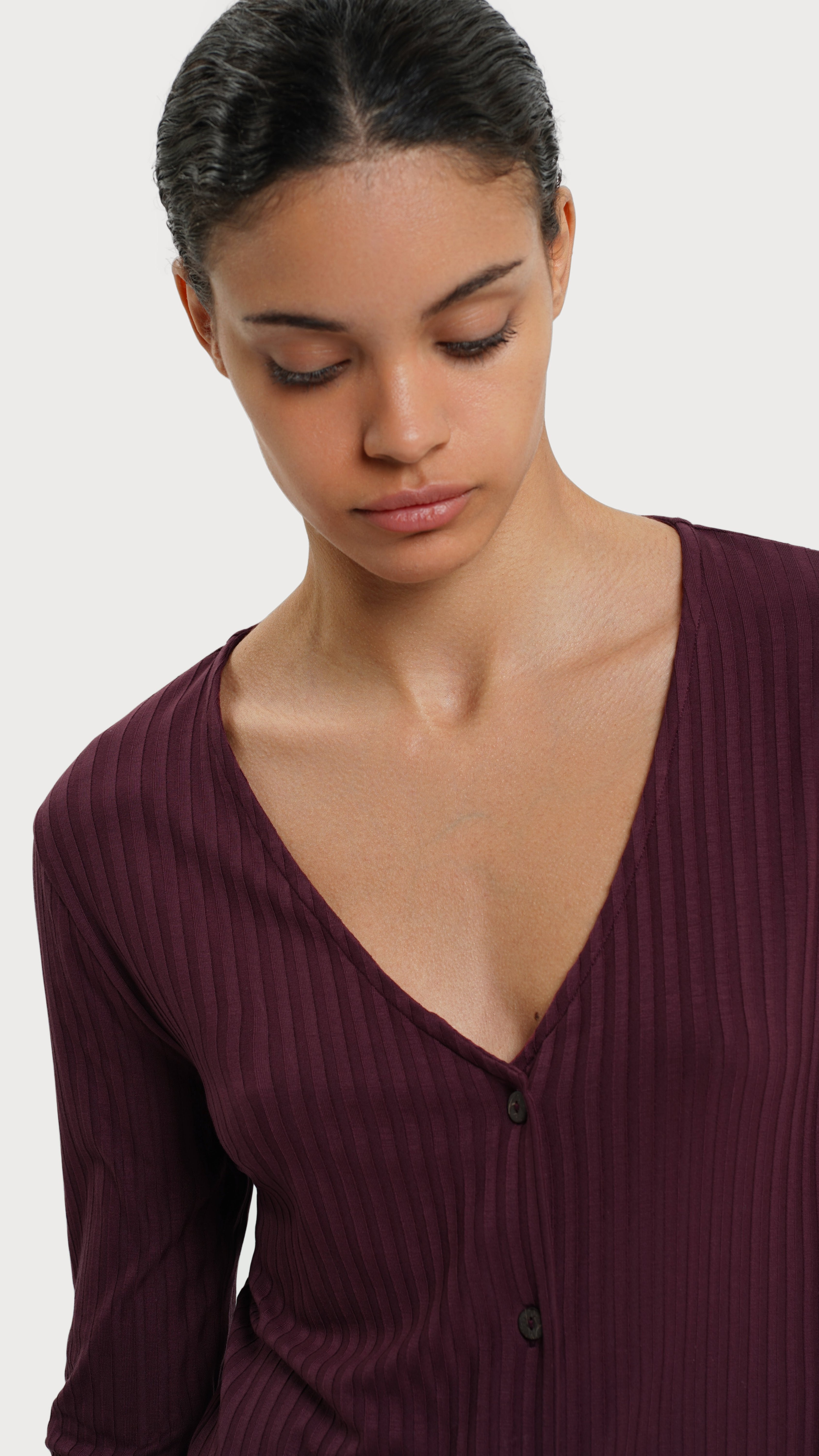 RESIDUS Bordeaux-wine long fitted dress with long sleeves and V