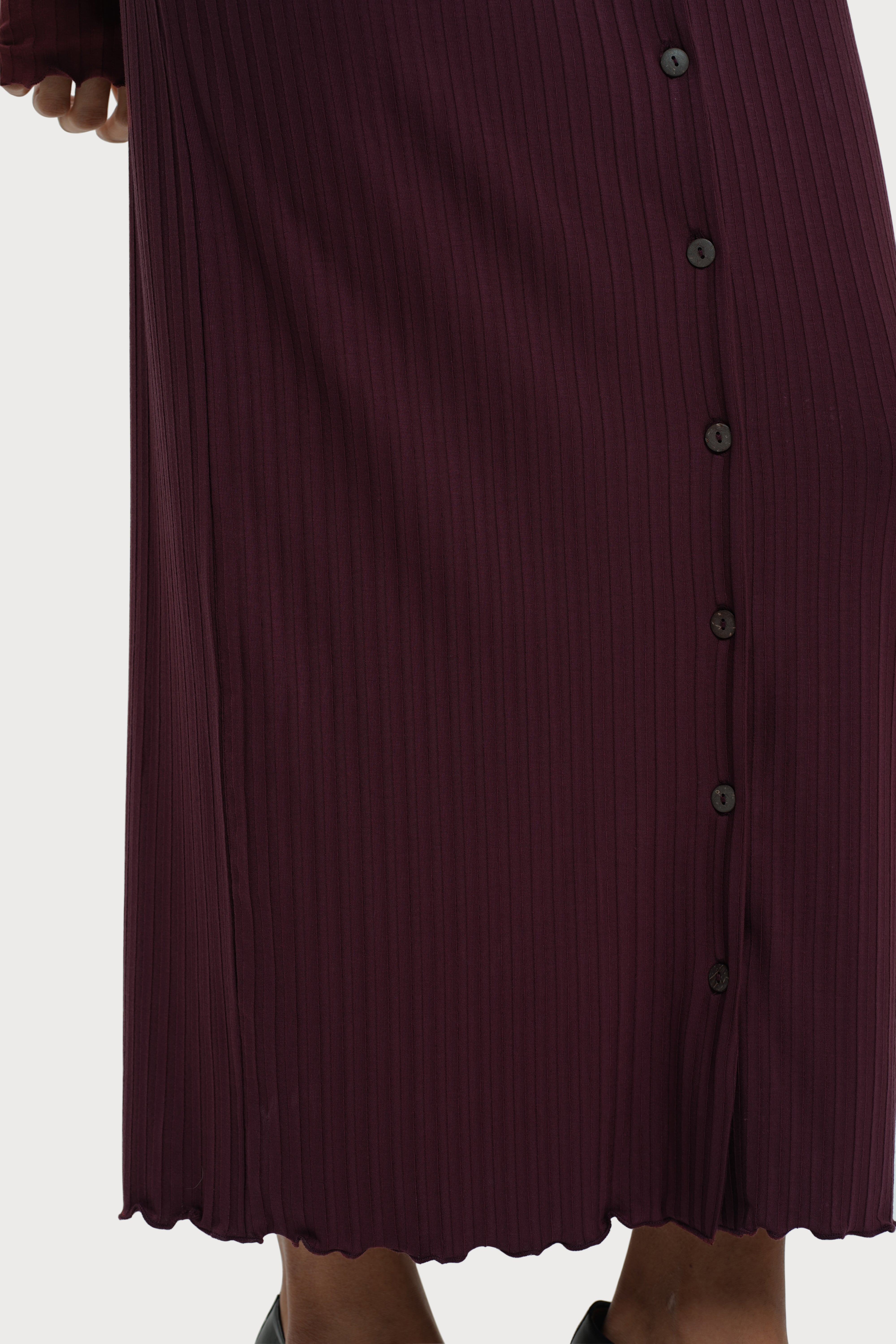 RESIDUS Bordeaux-wine long fitted dress with long sleeves and V