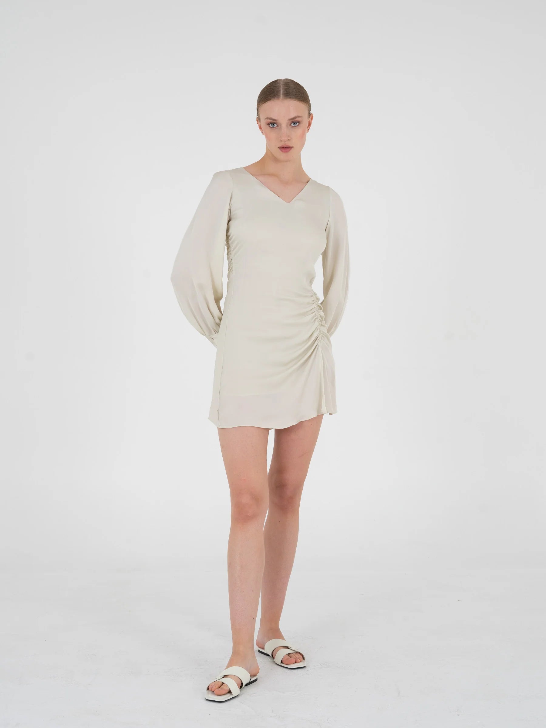 CARMEN SAYS Ecru short long-sleeved dress