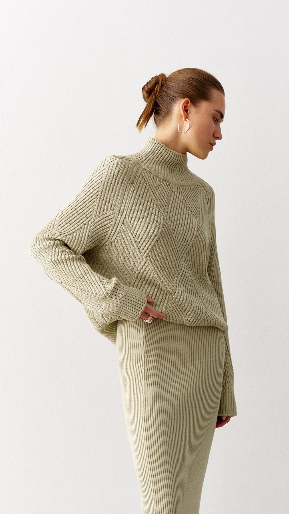 nenya-scarlett-sweater-olive