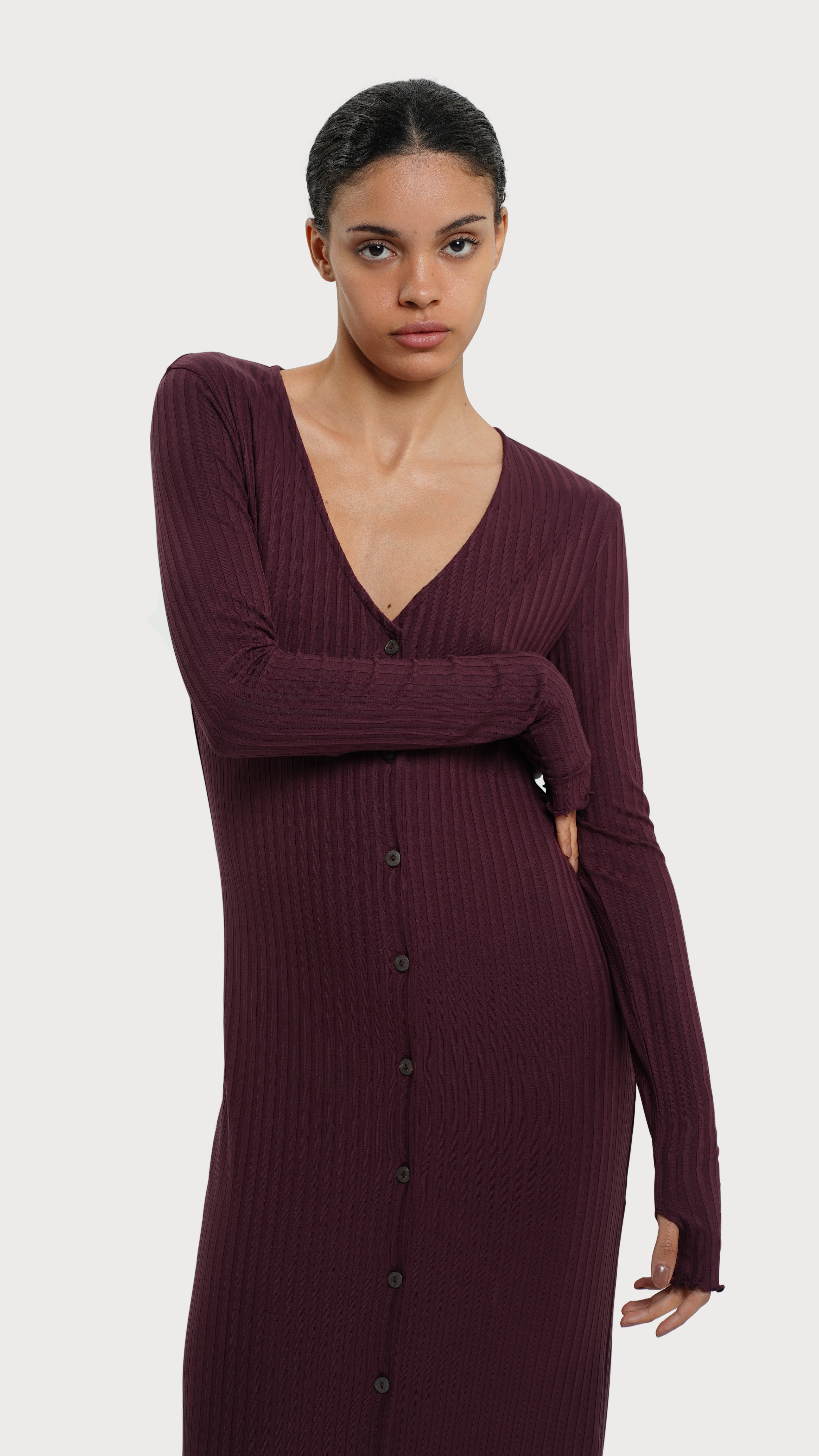 RESIDUS Bordeaux-wine long fitted dress with long sleeves and V neckline