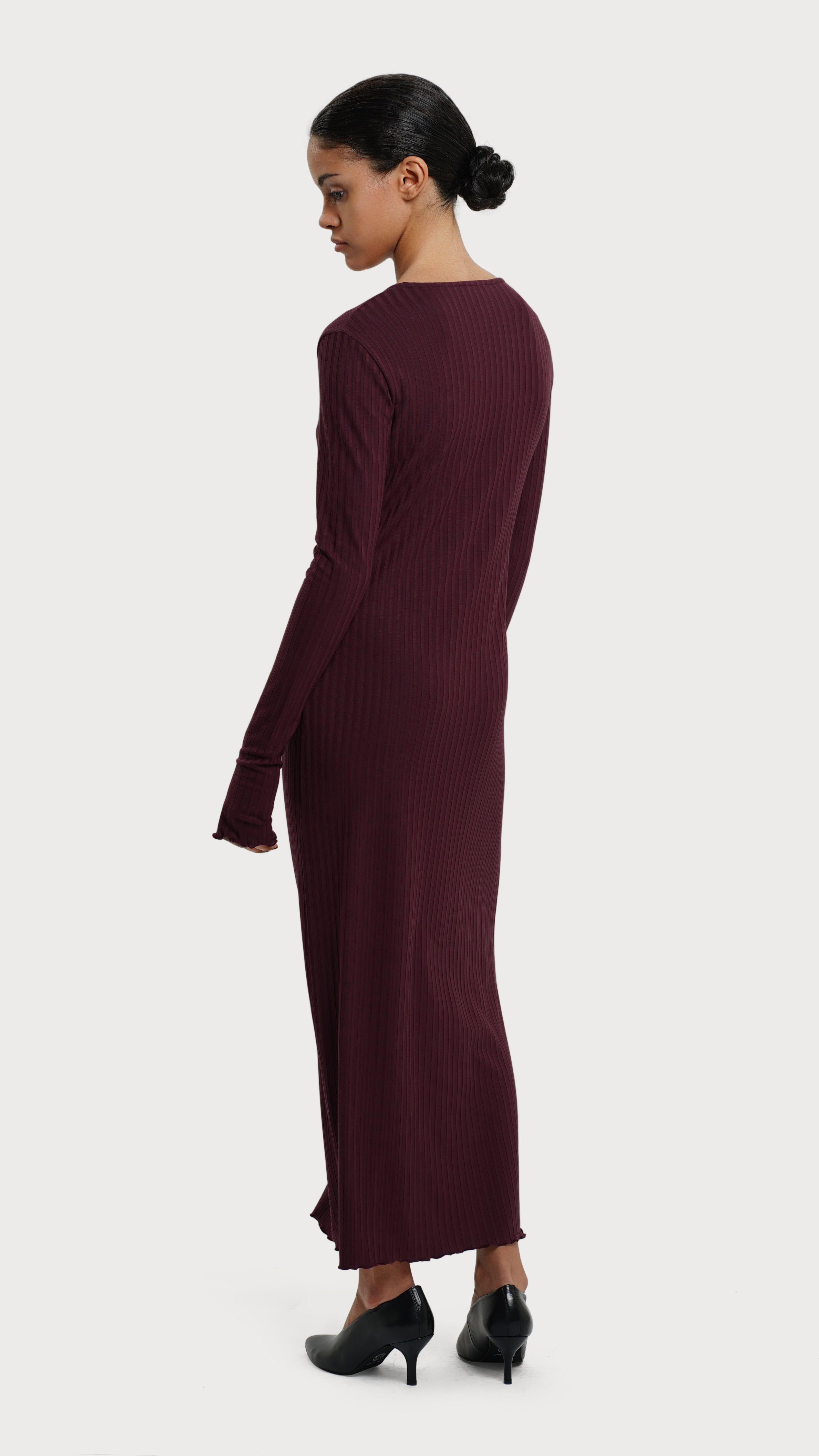 RESIDUS Bordeaux-wine long fitted dress with long sleeves and V neckline