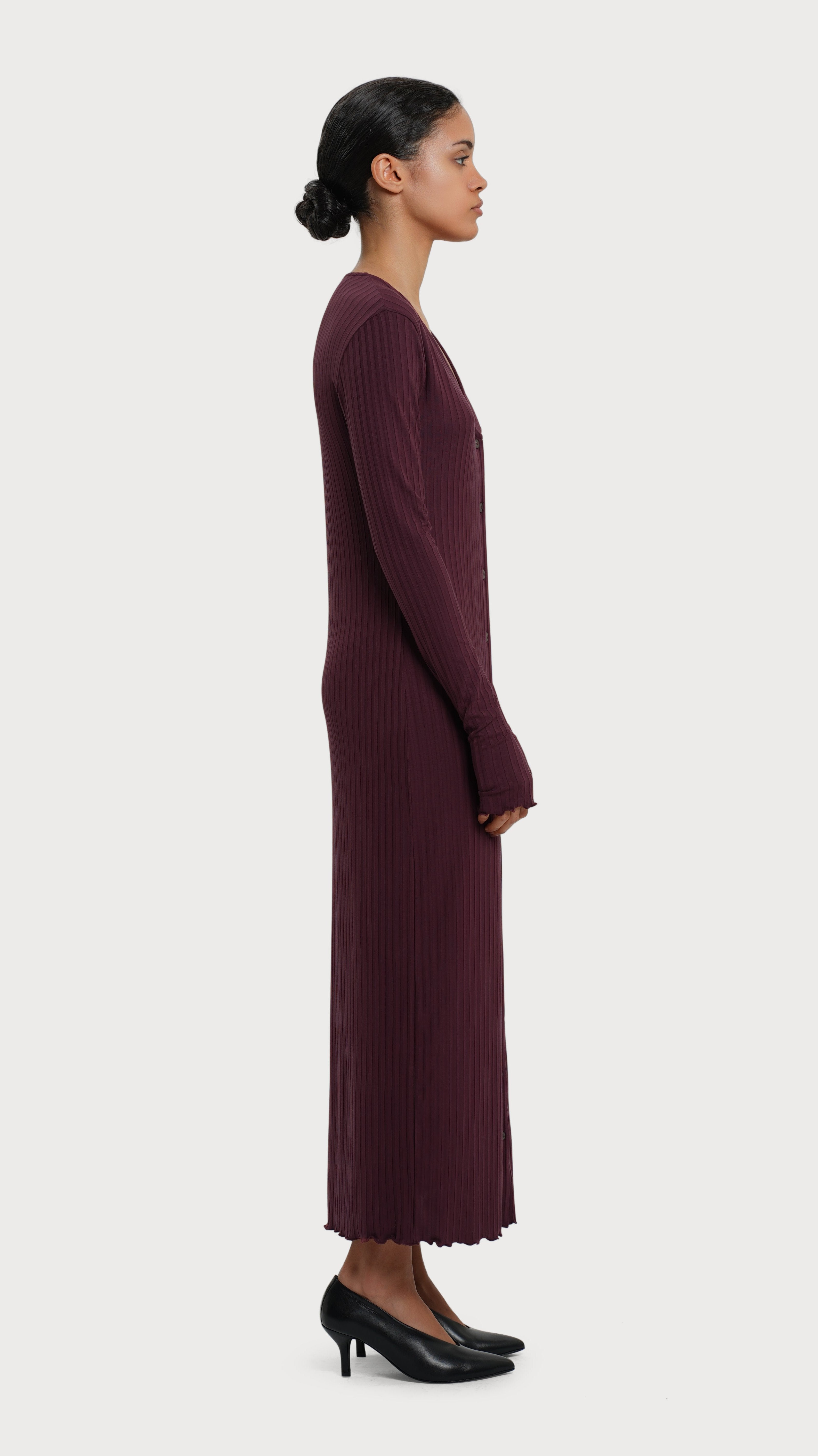 RESIDUS Bordeaux-wine long fitted dress with long sleeves and V neckline