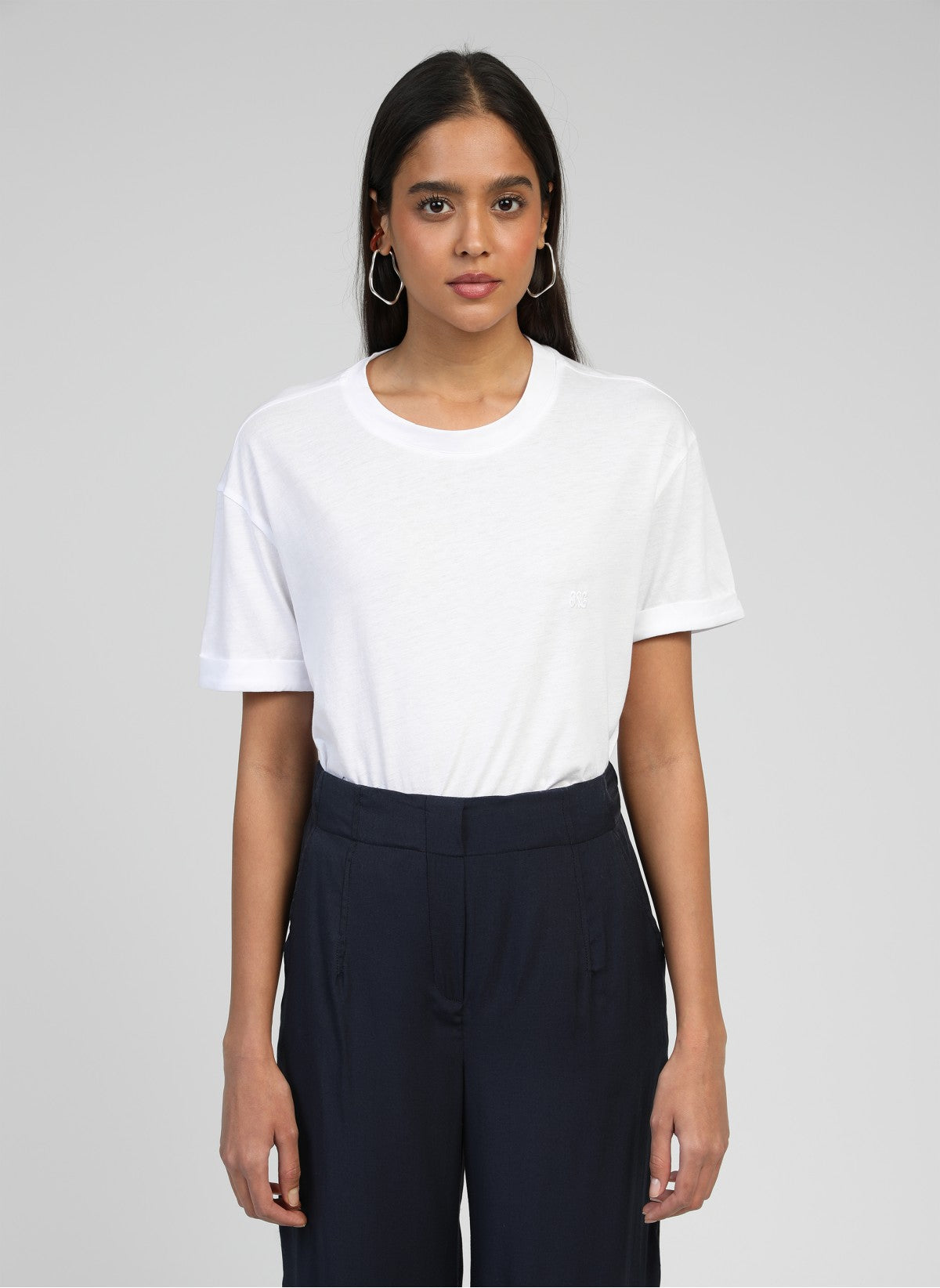 Toriata t-shirt white cotton modal round neck front detail